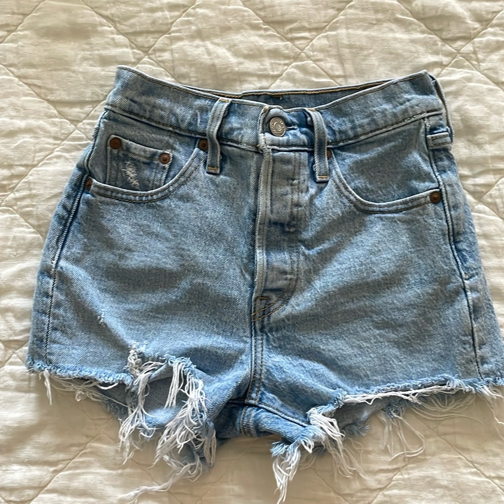 Light Wash Levi 501 Short